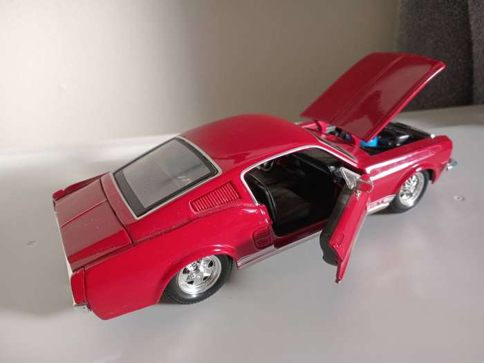 3 x vw beetle 1:32 scale diecast cars plus 1 x 1:24 scale Ford Mustang GT 1967 diecast car