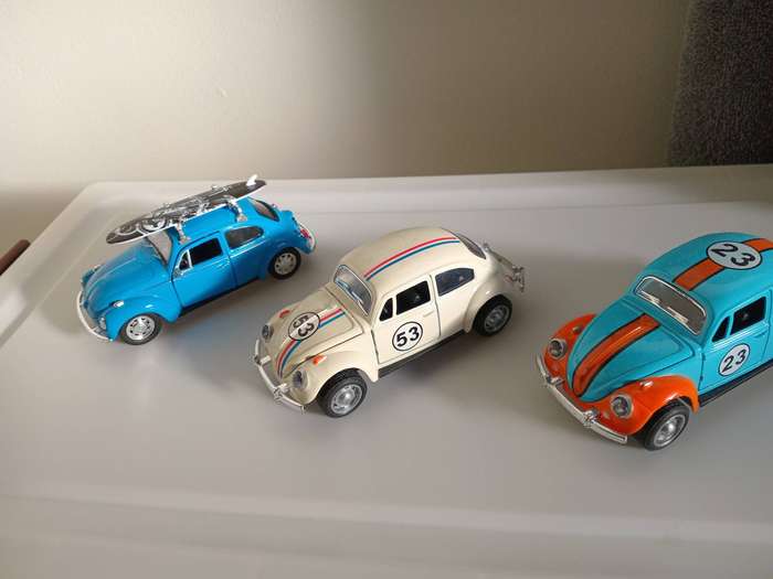 3 x vw beetle 1:32 scale diecast cars plus 1 x 1:24 scale Ford Mustang GT 1967 diecast car