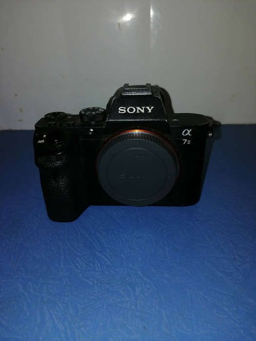 Sony A7 ii body||F2.8 28mm prime lense||3 x batteries||Charger||2 x SanDisk SD card||Nd2-4 filter