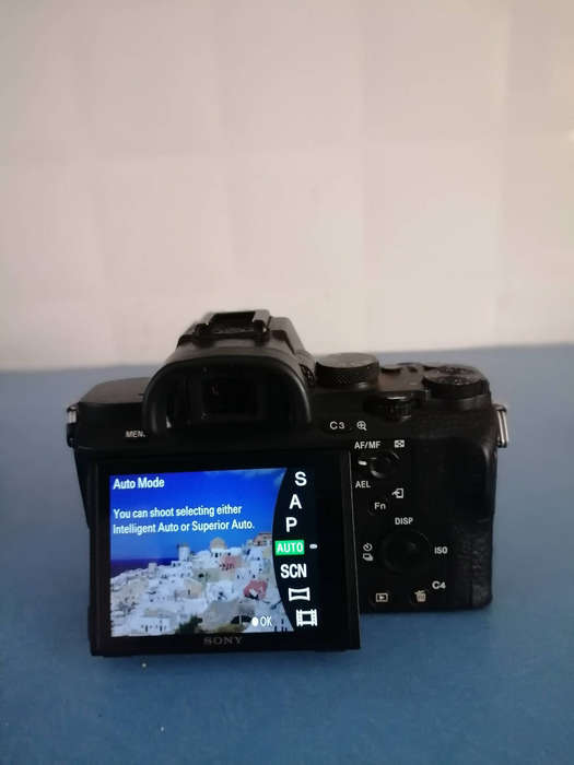 Sony A7 ii body||F2.8 28mm prime lense||3 x batteries||Charger||2 x SanDisk SD card||Nd2-4 filter