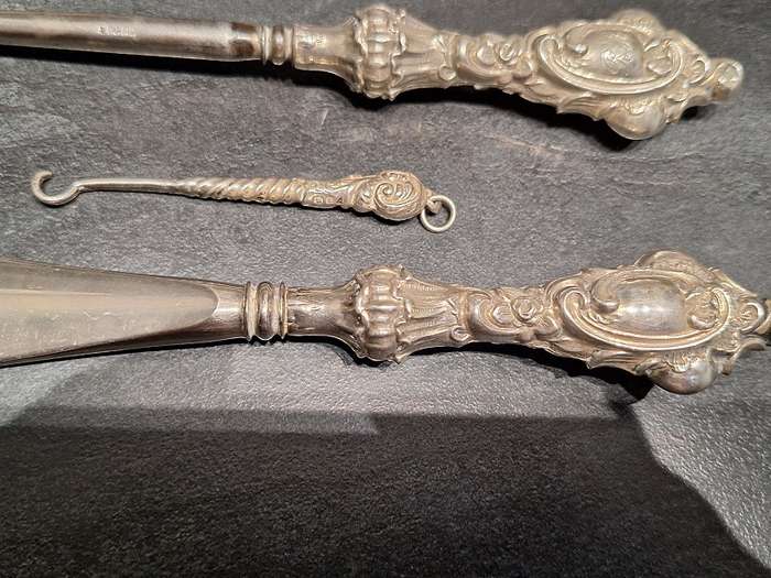 Hallmarked button hook, shoe hook and shoe horn