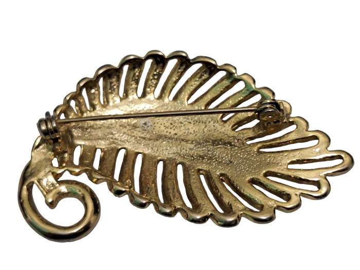 Leaf shaped brooch