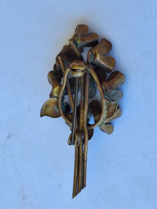 Stunning flower brooch