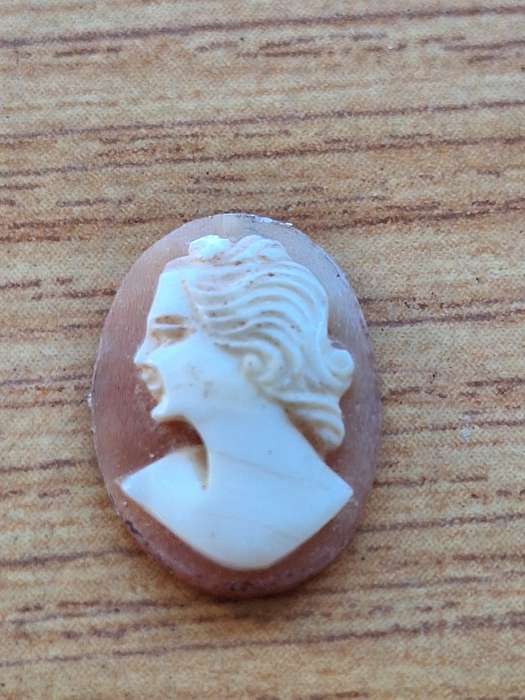 Tiny Cameo unmounted 1.5 x 1cm