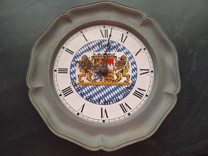 Pewter??? clock, not working