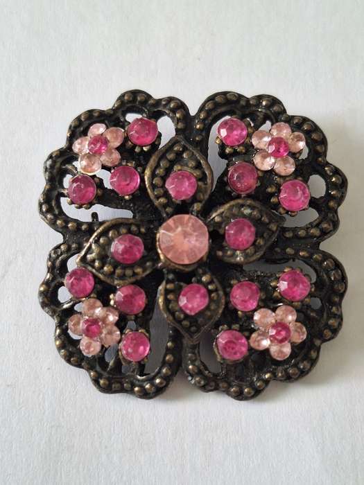 Stunning vintage brooch
