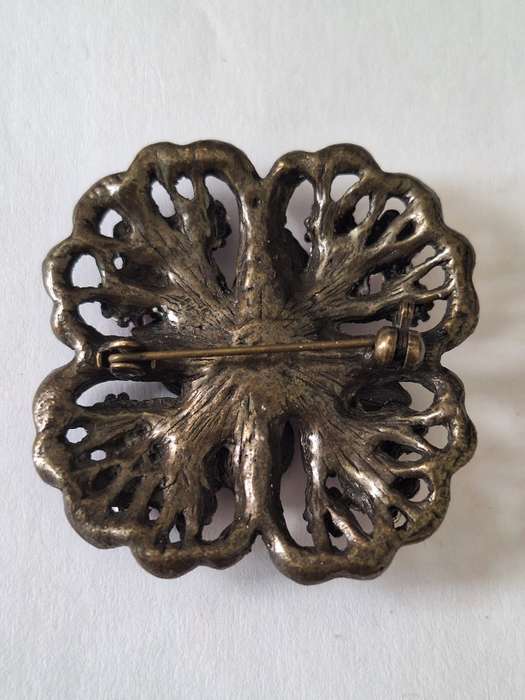 Stunning vintage brooch