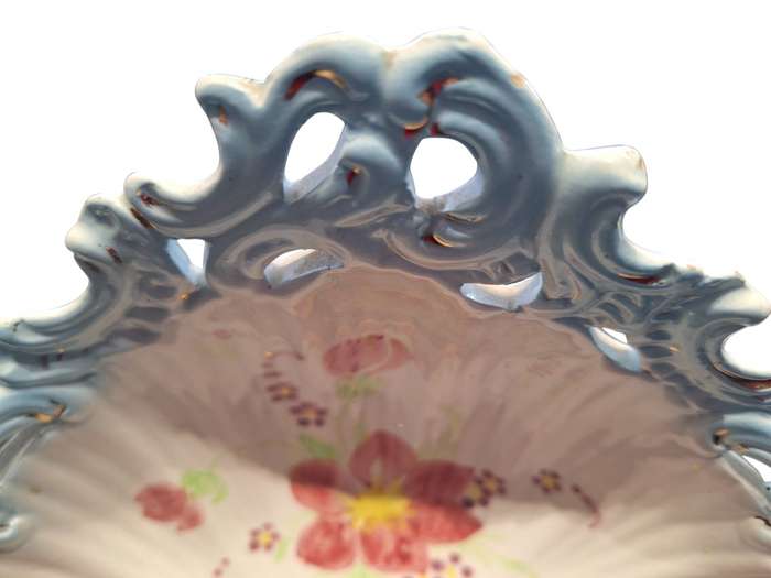 Vintage Capodenomte clam shell shaped decorative bowl