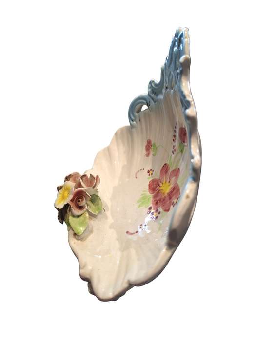 Vintage Capodenomte clam shell shaped decorative bowl