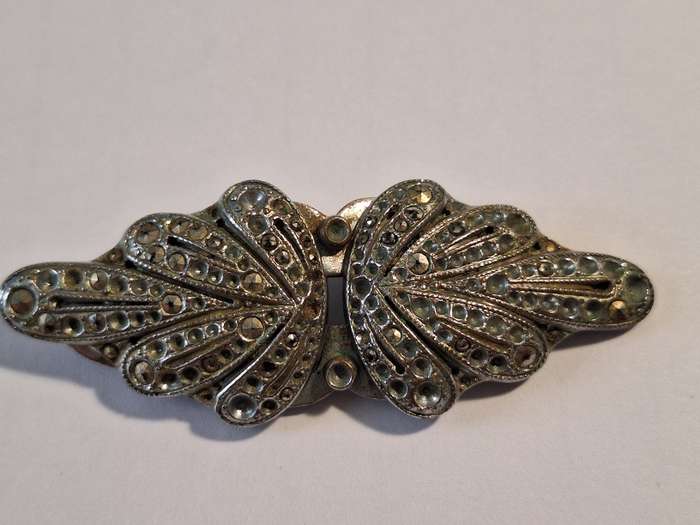 Vintage Duette dress brooch 6 x 2.5cm