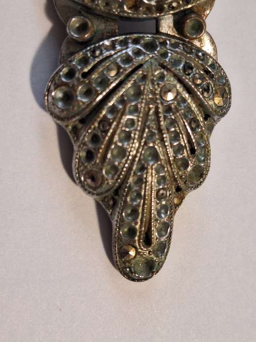Vintage Duette dress brooch 6 x 2.5cm