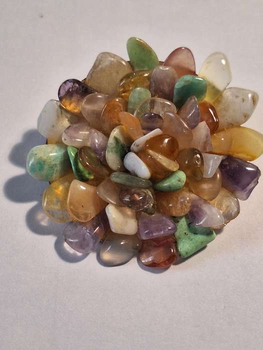 Lovely semi precious stones brooch 4.5cm diameter