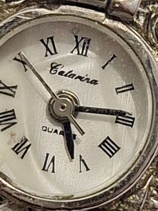 Stunning vintage peek a boo ladies watch, not working