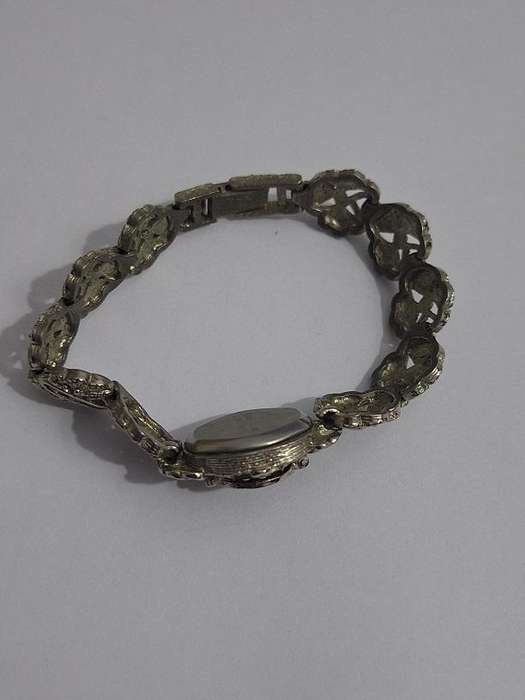 Stunning vintage peek a boo ladies watch, not working