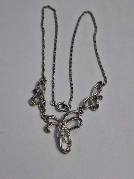 Stunning Dainty necklace