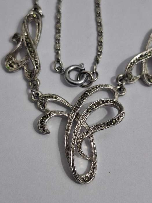 Stunning Dainty necklace