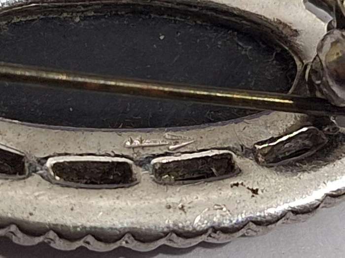 Pretty vintage brooch
