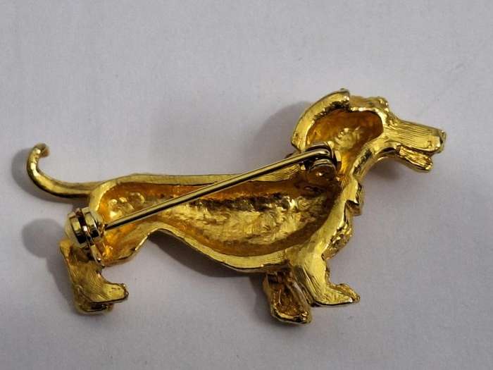 Vintage Dachshund gold tone brooch