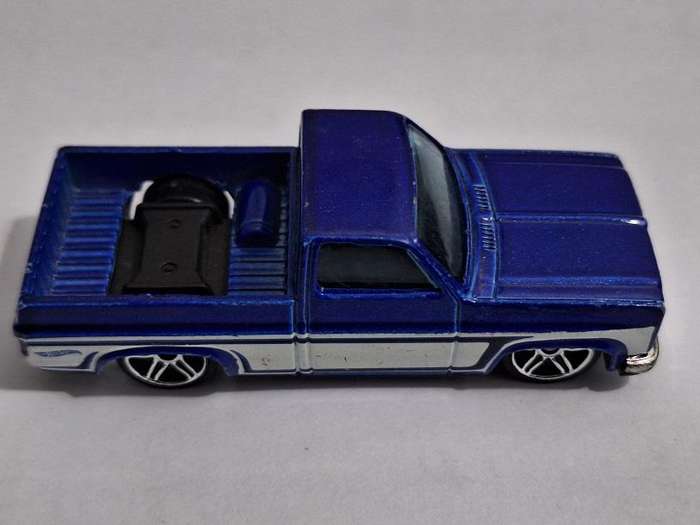 2007 Hot Wheels 83' Chevy Silverado Collectors edition