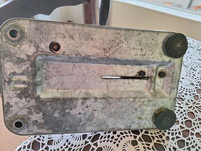 Vintage pineware meat/bread slicer
