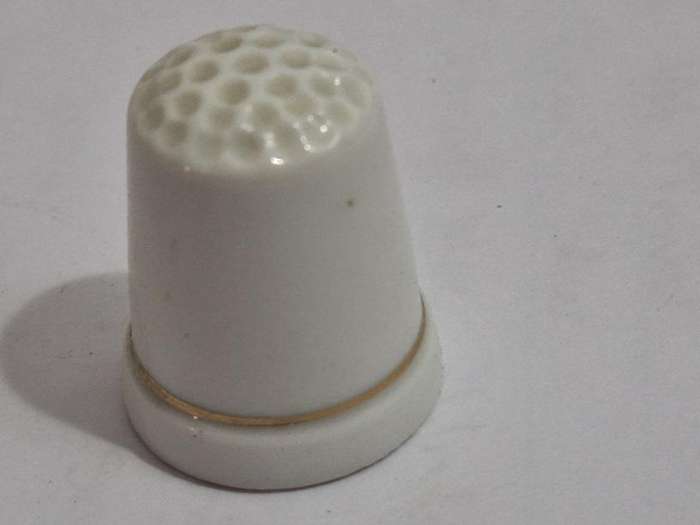 Pretty bird thimble