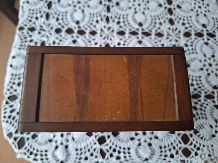 Vintage wooden jewelery box