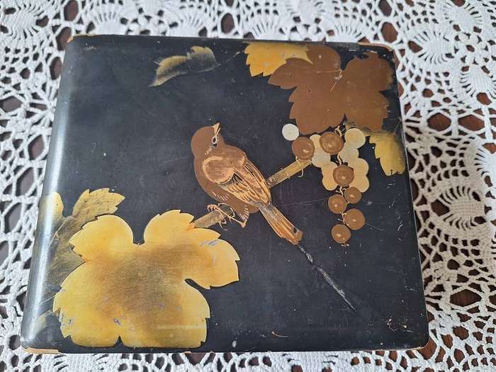 Vintage jewelery box
