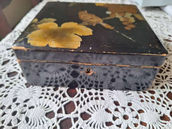 Vintage jewelery box