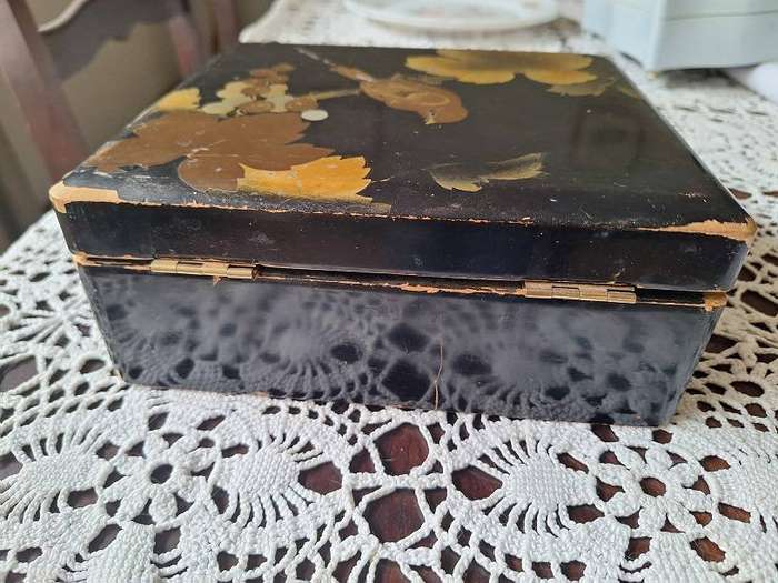 Vintage jewelery box