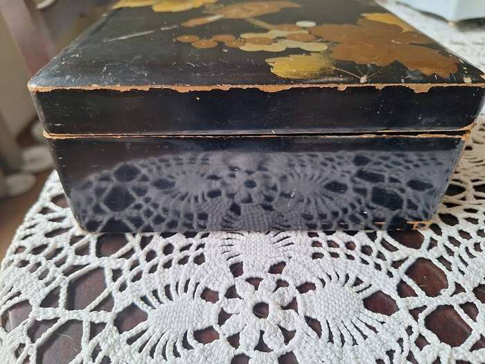 Vintage jewelery box