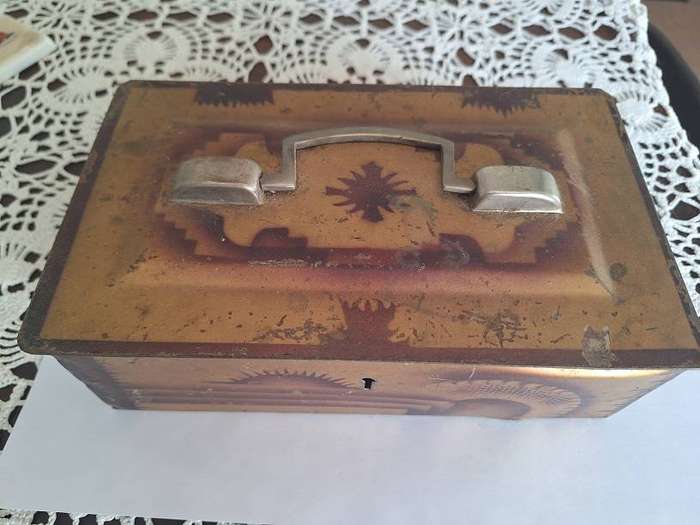 Antique metal jewelery box, made in Kim India