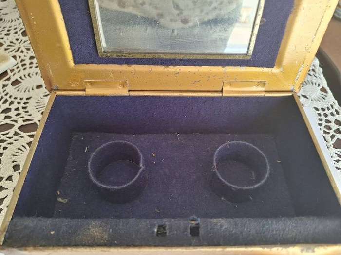 Antique metal jewelery box, made in Kim India