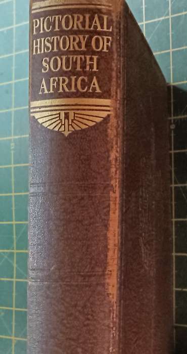 Pictorial History of South Africa - Odhams Press - Hardcover - 512 pages