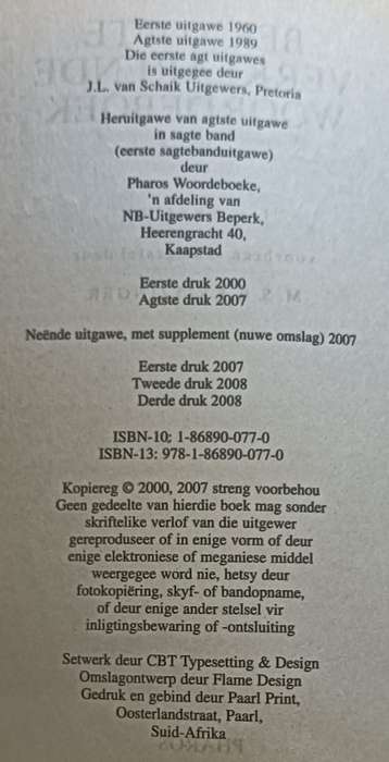 Beknopte Verklarende Woordeboek - Softcover - 690 pages