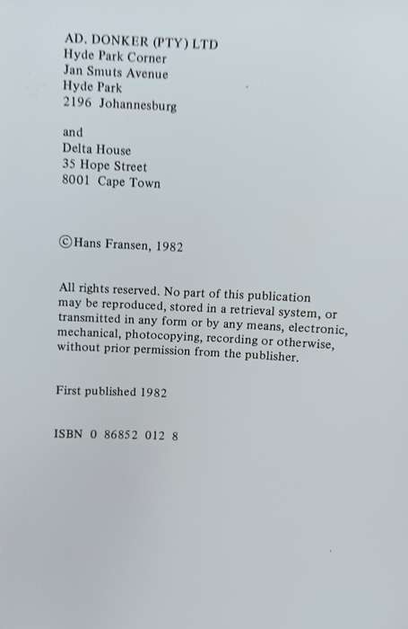 THREE CENTURIES OF SOUTH AFRICAN ART Fine Art Architecture Applied Art - Softcover - 400 pages