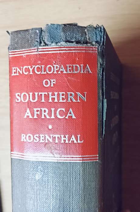 Encyclopaedia of Southern Africa - Eric Rosenthal - Hardcover - 638 Pages