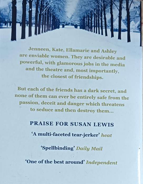 A Class Apart - Susan Lewis - Softcover - 576 pages