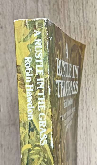 A Rustle in the Grass Robin Hawdon - Softcover - 288 pages