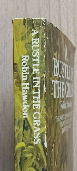 A Rustle in the Grass - Robin Hawdon - Softcover - 288 pages