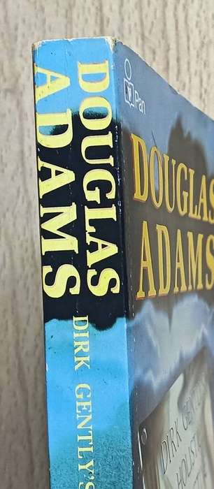 Dirk Gently's Holistic Detective Agency - Douglas Adams - Softcover - 247 pages