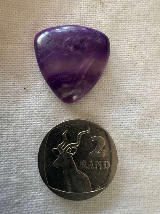 Sugilite cabochon 21 Carats