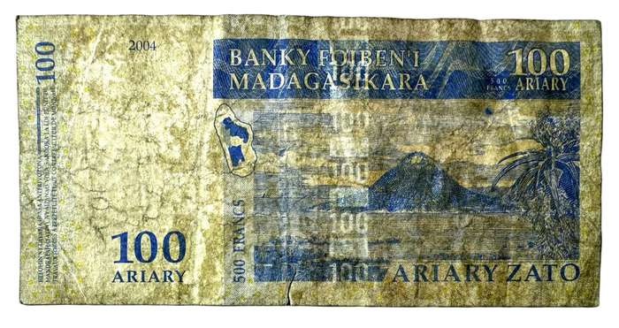 2004 100 Ariary Madagascar Bank Note
