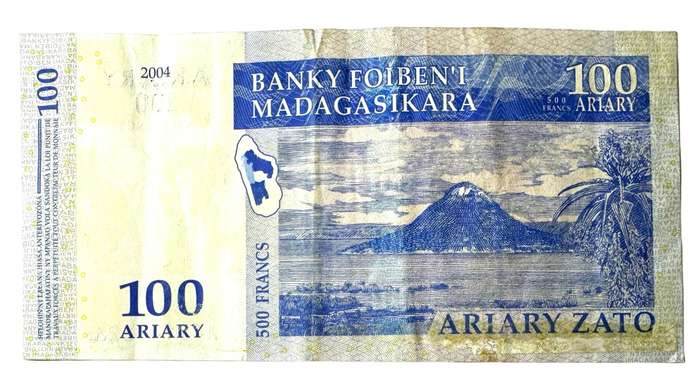 2004 100 Ariary Madagascar Bank Note
