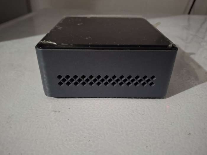 Intel NUC NUC7CJYH (240 GB SSD / 8 GB Ram)