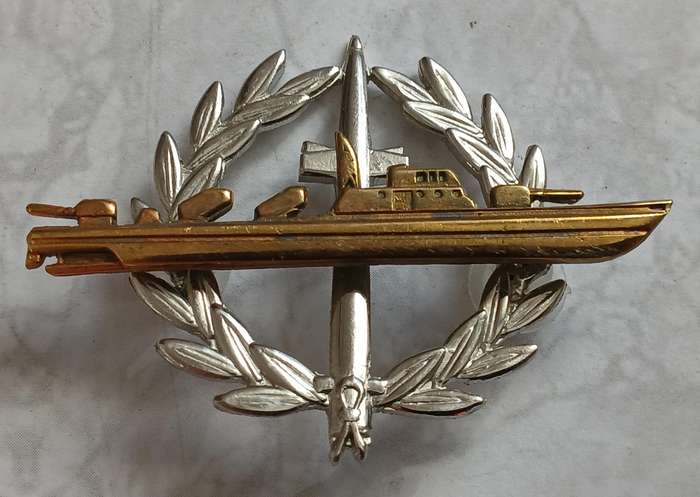 SA Navy Strike Craft Flotilla Breast Badge - voided cannons
