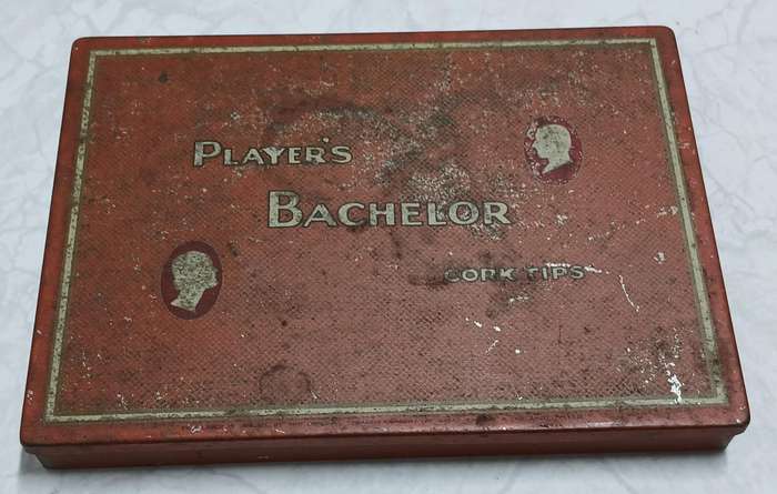 Cigarette tin - Player's Bachelor