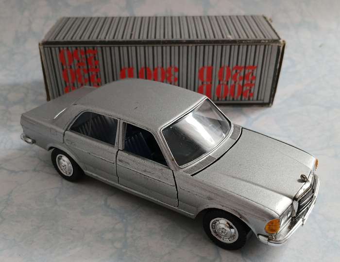 Mercedes-Benz 200D - 300D Die Cast Model