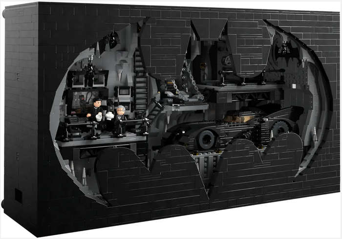 LEGO 76252 Batcave Shadow Box Collectors Grail