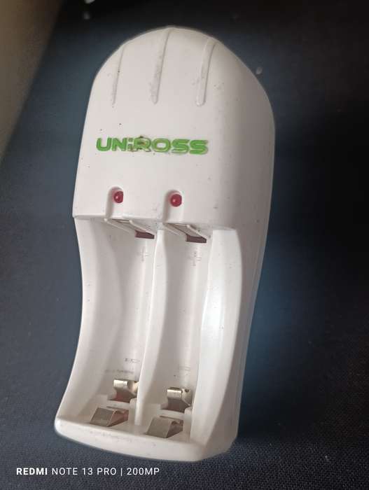 Uniross AA Battery Charger