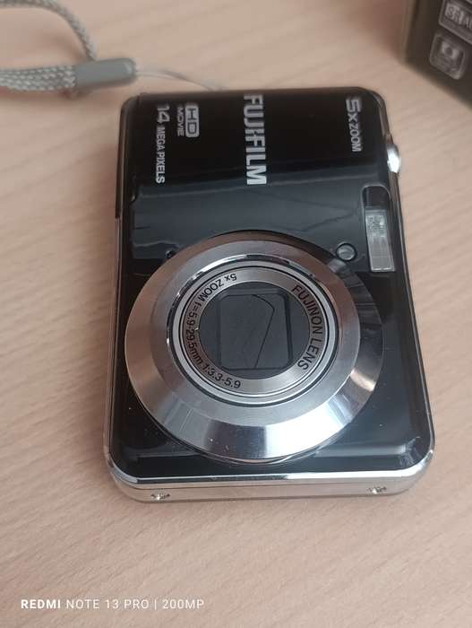 Fujifilm FinePix AX500 - 14MP - 5x Zoom - Digital Camera